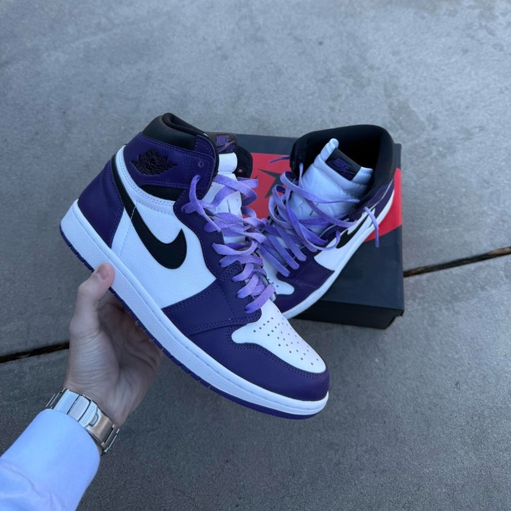 Super cool Nike Jordan 1 Court Purple high top sneakers!